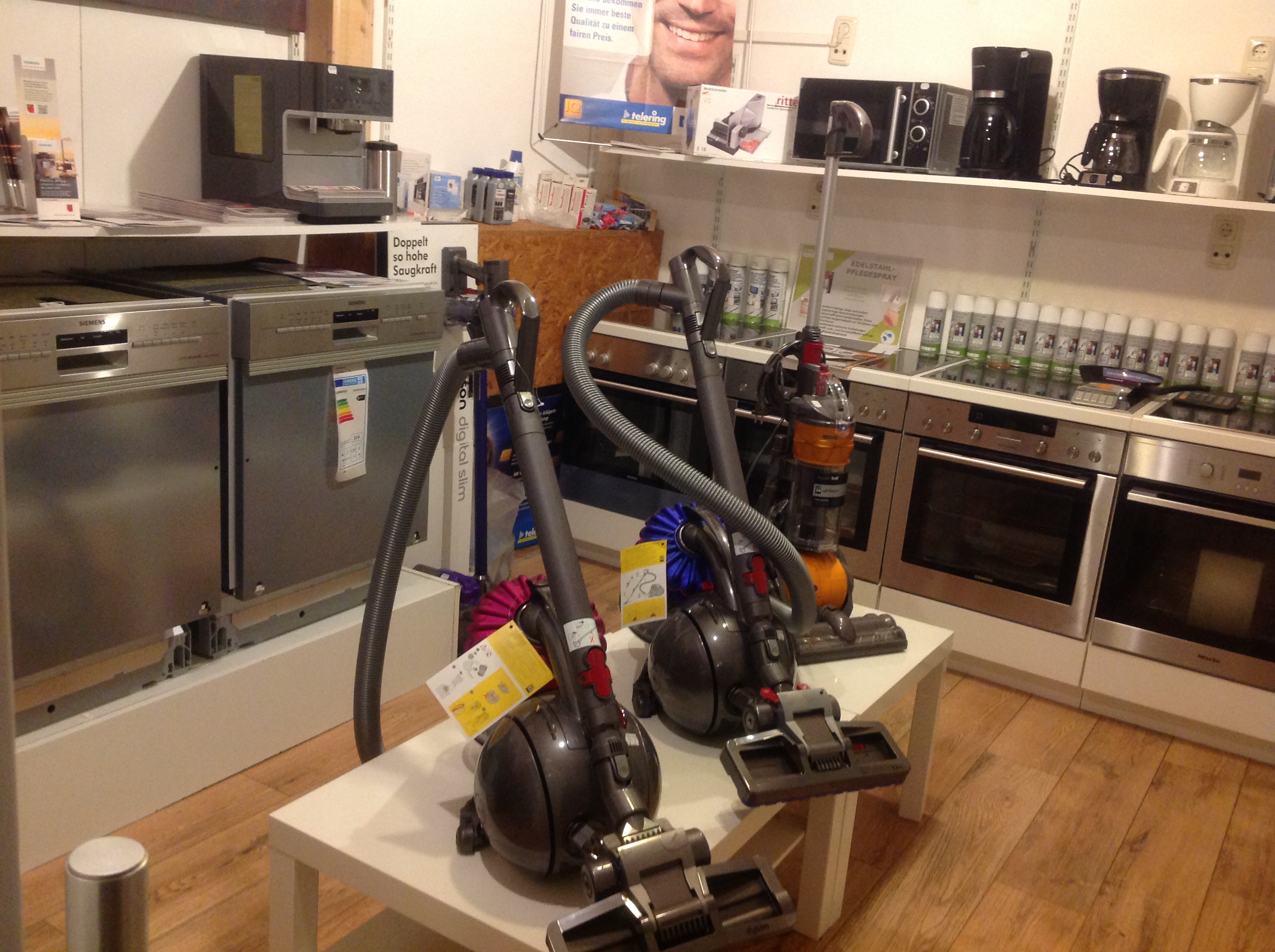 Wir führen auch Einbaugeräte und Dyson Staubsauger